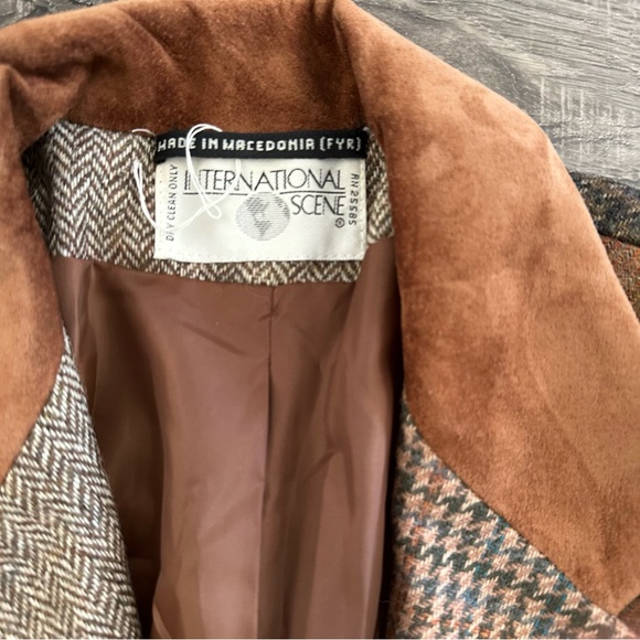 VINTAGE International Scene Patchwork Blazer with Brown Accents - Picture 3 of 3